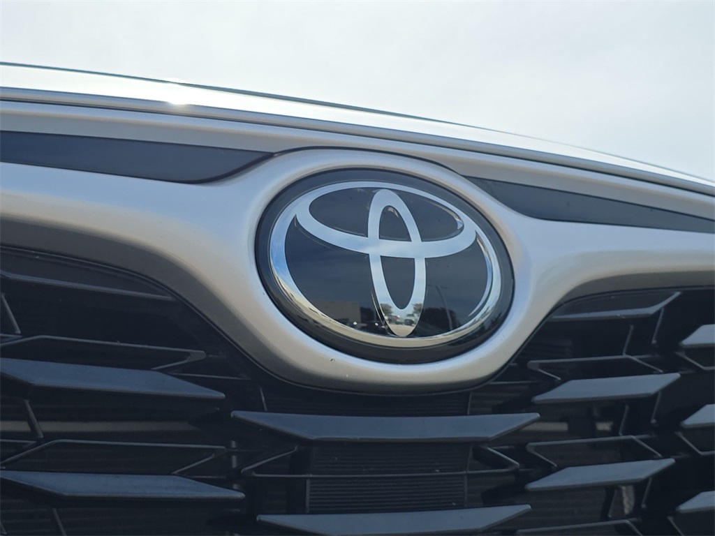 2023 Toyota Highlander XLE photo 34