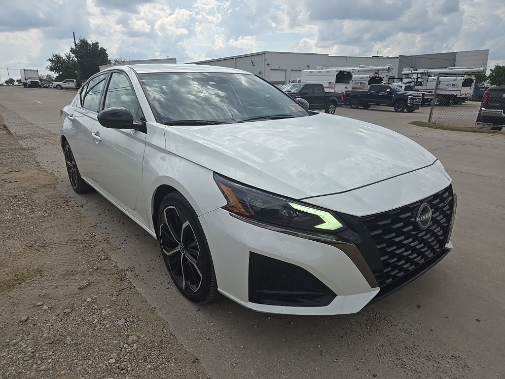 2024 Nissan Altima 2.5 SR photo 4