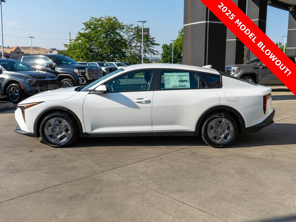 2025 Kia K4 LX photo 3
