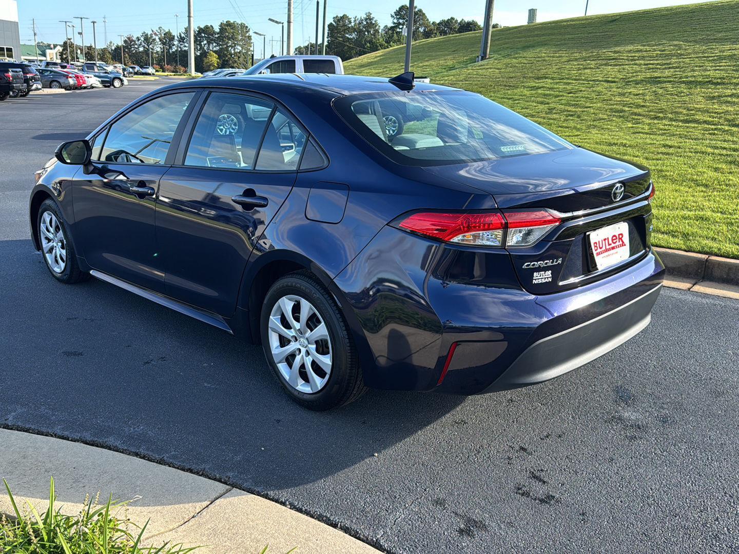 2023 Toyota Corolla LE photo 3