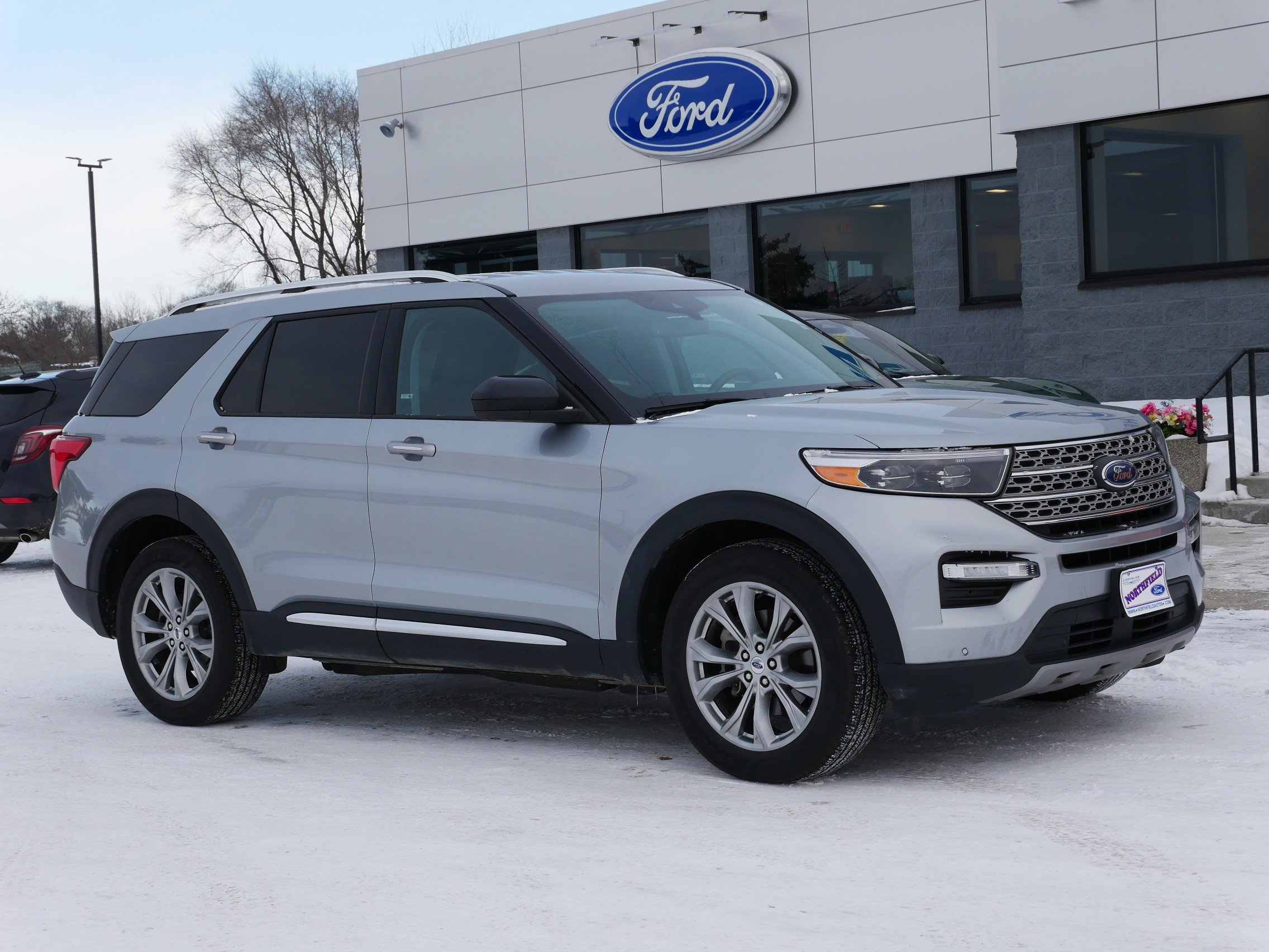 2023 Ford Explorer Limited photo 2