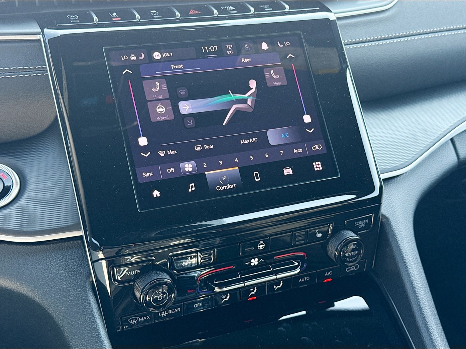 2025 Jeep Grand Cherokee Laredo Altitude photo 9