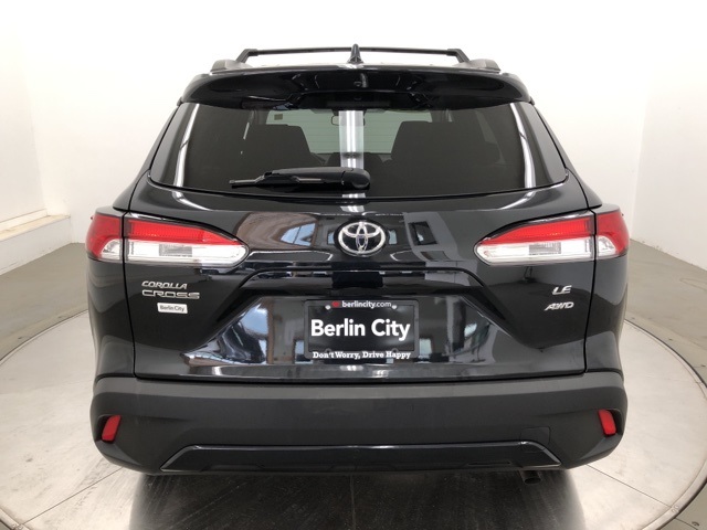 2023 Toyota Corolla Cross LE photo 6