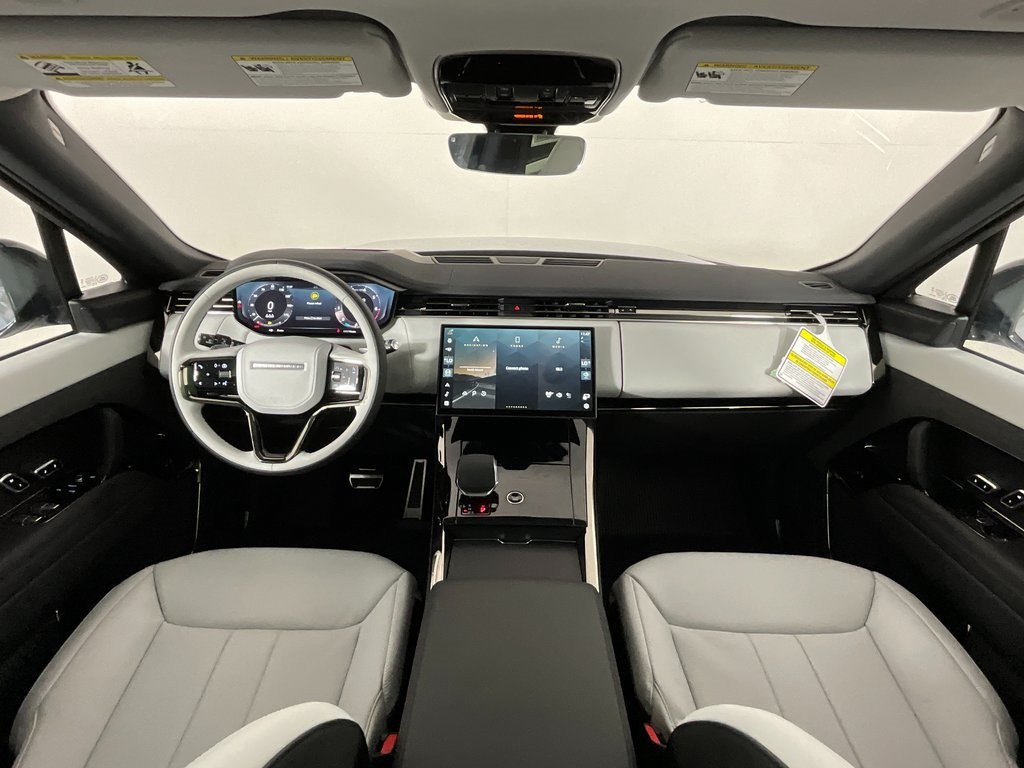 2025 Land Rover Range Rover Sport SE photo 3