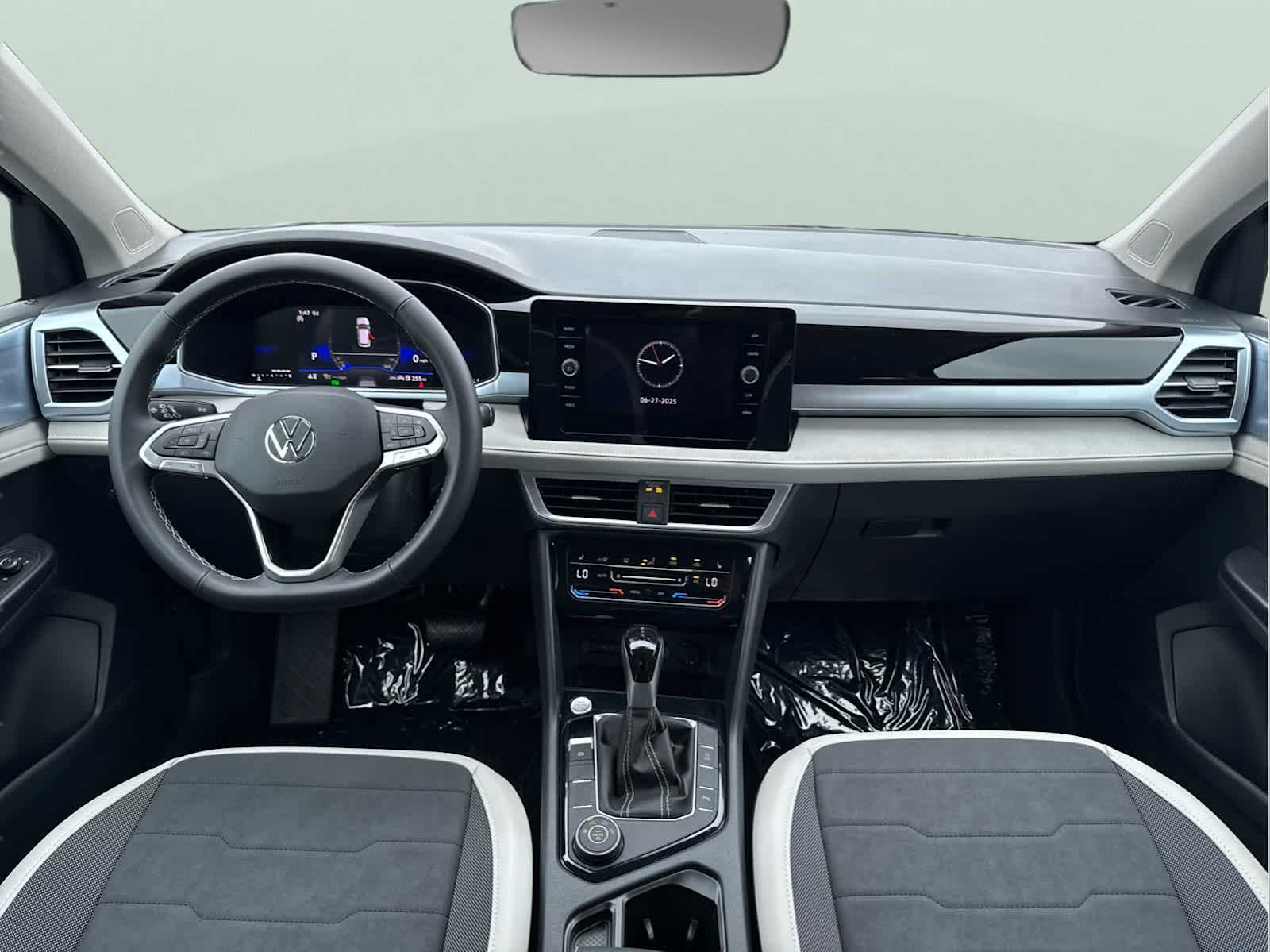2025 Volkswagen Taos SE photo 10