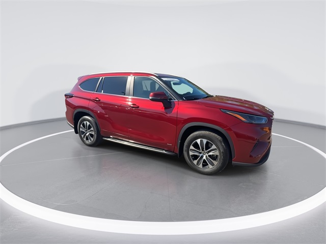 2024 Toyota Highlander Hybrid XLE photo 2