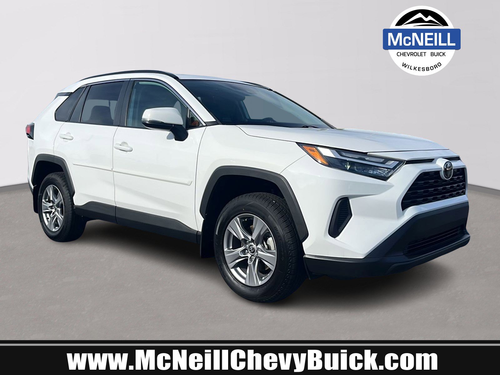 2022 Toyota RAV4 XLE's photo