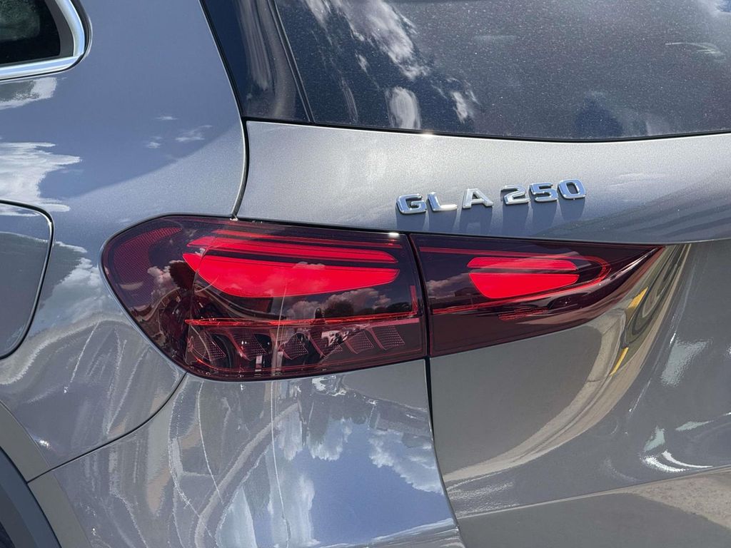 2025 Mercedes Benz GLA 250 4MATIC photo 9