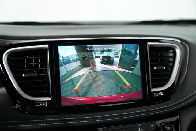 2026 Chrysler Pacifica photo 9