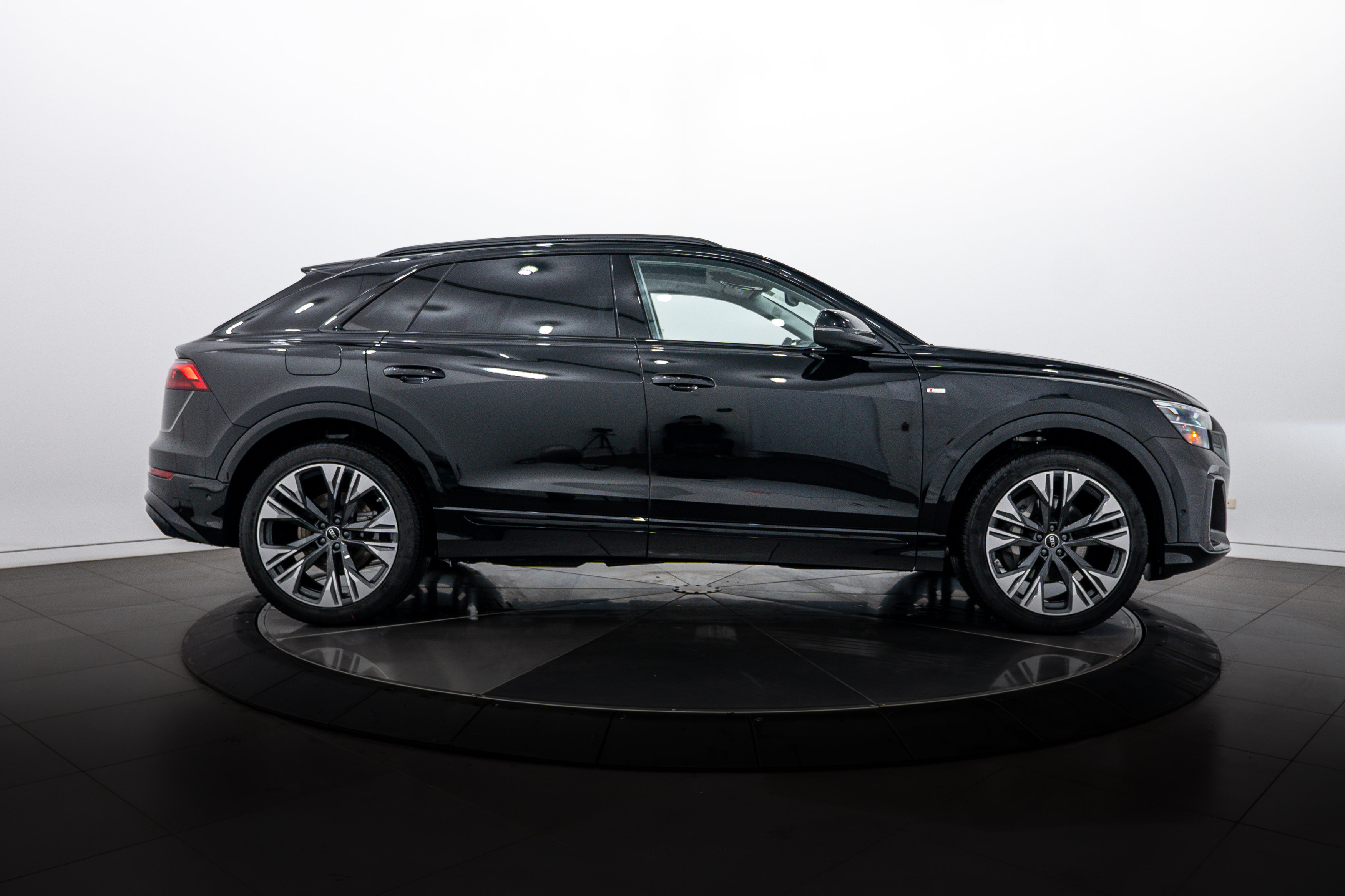 2026 Audi Q8 line Prestige photo 2