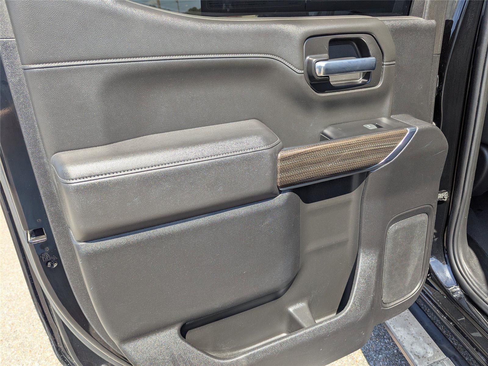 2022 Chevrolet Silverado 1500 RST photo 13