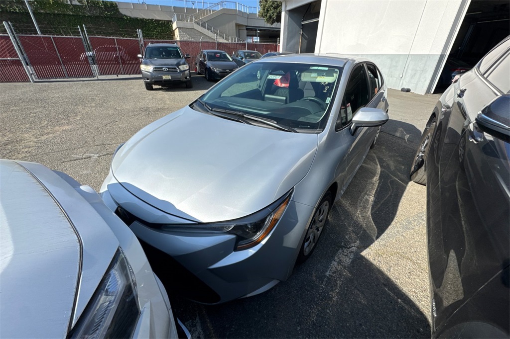 Used 2025 Toyota Corolla LE with VIN 5YFB4MDE1SP303162 for sale in Northfield, Minnesota