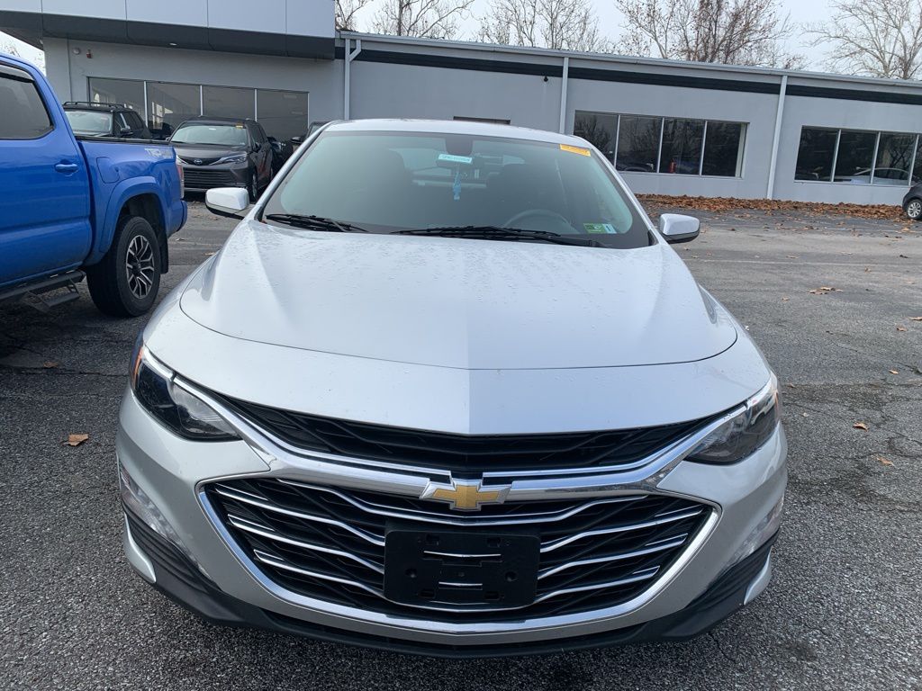 2021 Chevrolet Malibu 1LT photo 2