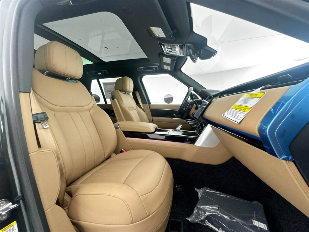 2025 Land Rover Range Rover SE photo 22