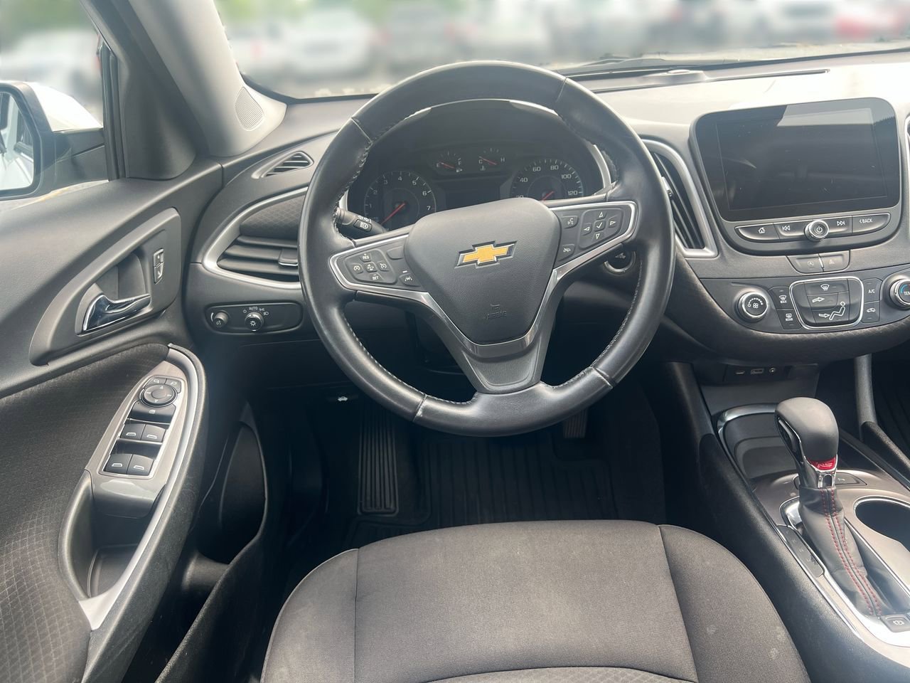 2022 Chevrolet Malibu RS photo 2