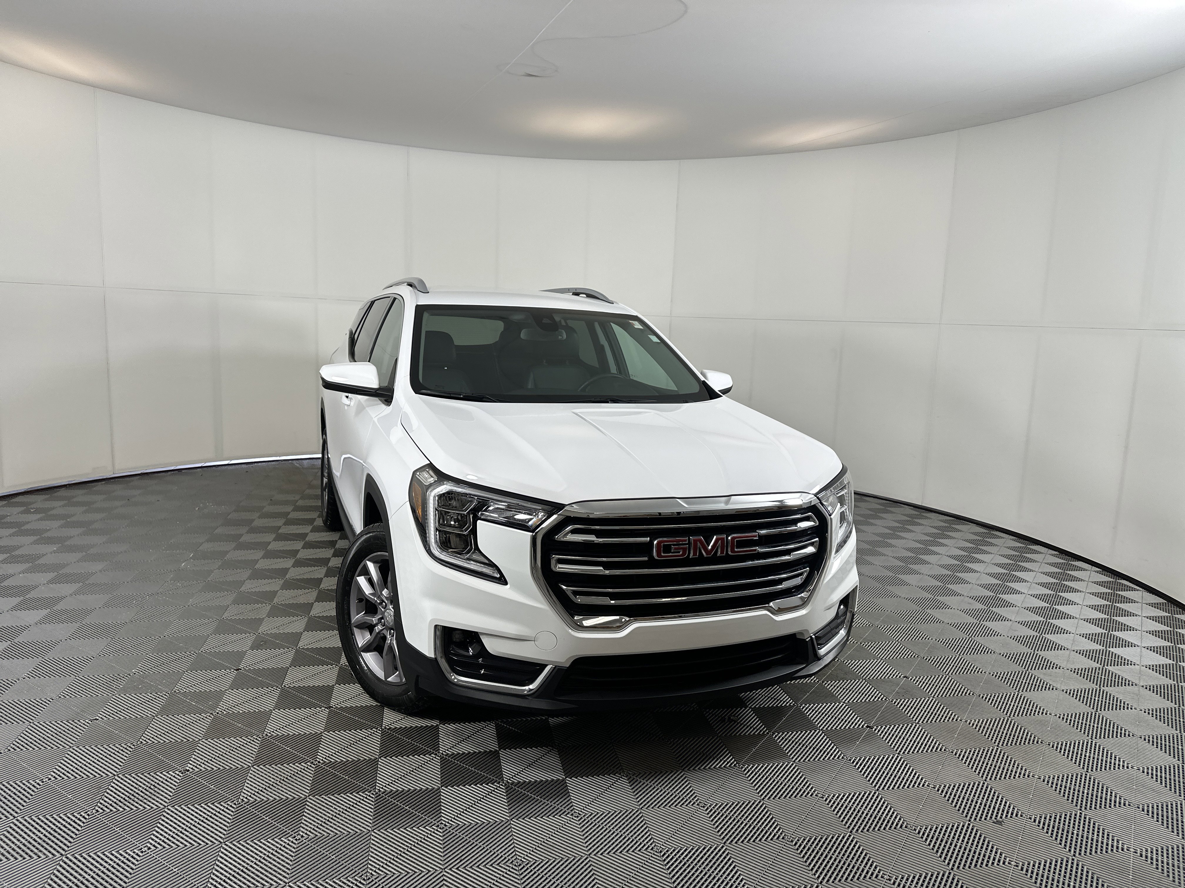 2024 GMC Terrain SLT's photo