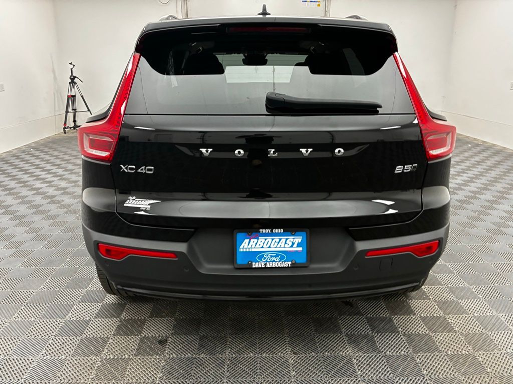 2023 Volvo XC40 Plus photo 4