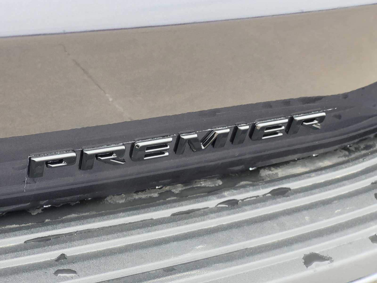 2025 Chevrolet Suburban Premier photo 5