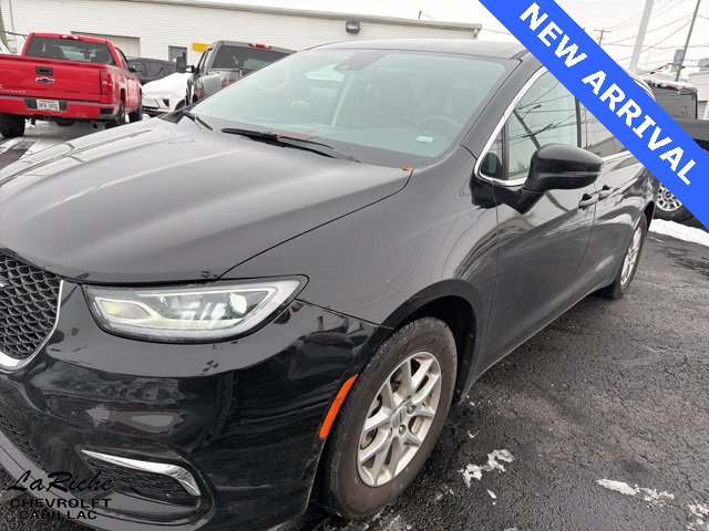 2024 Chrysler Pacifica Touring L's photo