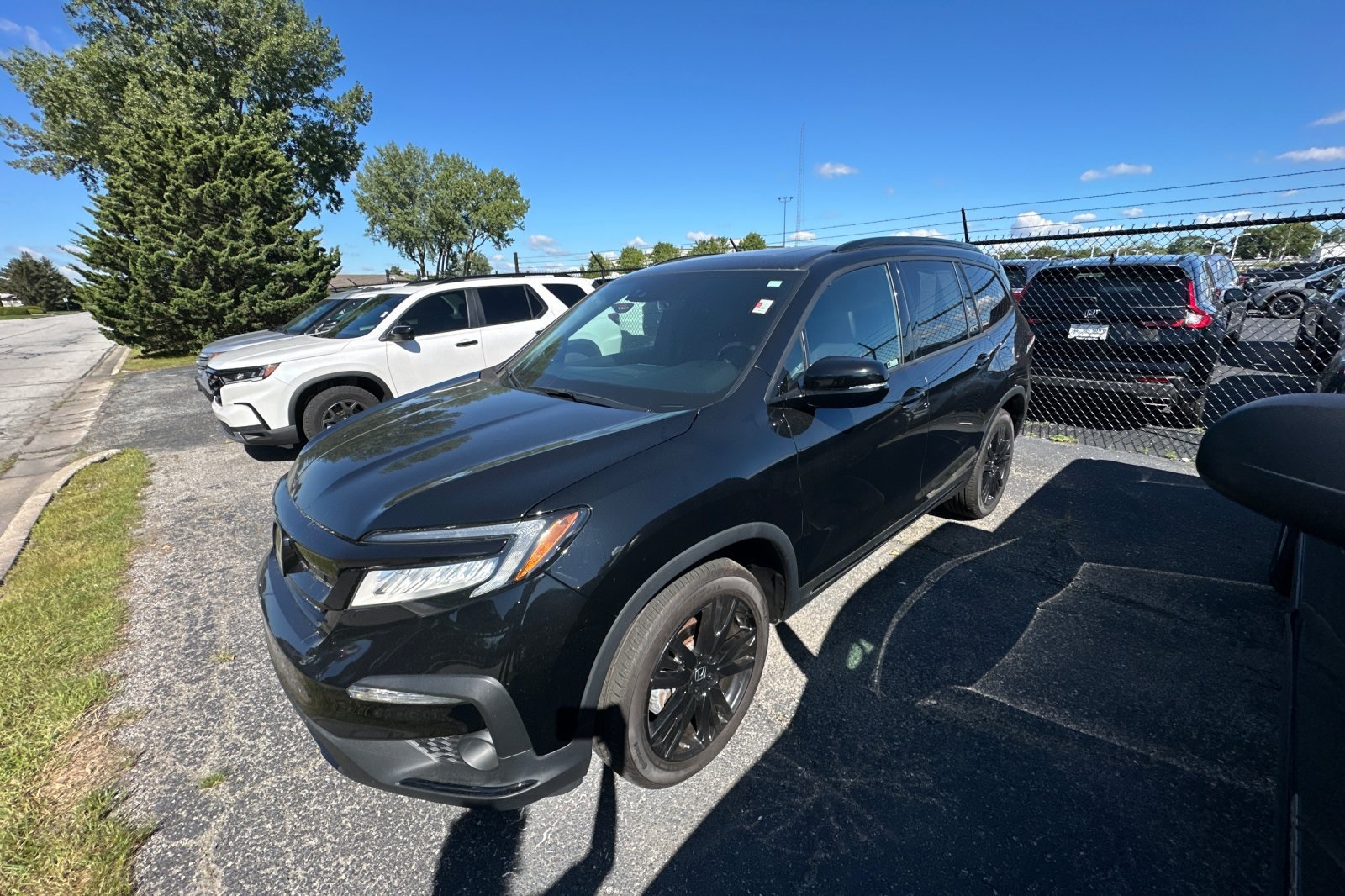 2022 Honda Pilot Black Edition photo 2