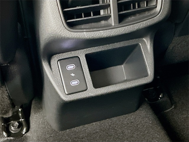 2024 Kia Seltos SX photo 28