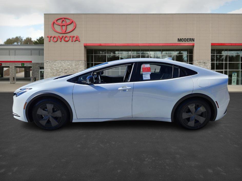 2024 Toyota Prius LE photo 4
