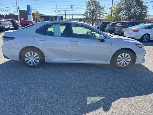2022 Toyota Camry Hybrid LE photo 8