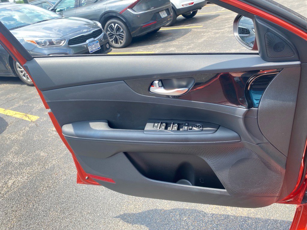 2022 Kia Forte GT-Line photo 21