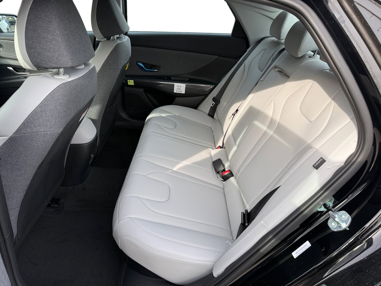 2025 Hyundai Elantra Hybrid Limited photo 16