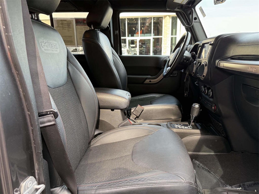 2017 Jeep Wrangler Unlimited Sahara photo 15
