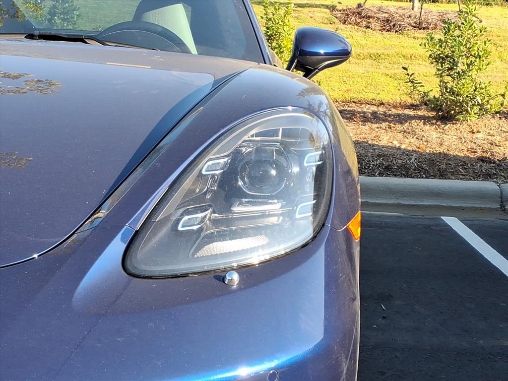 2022 Porsche Cayman T photo 3