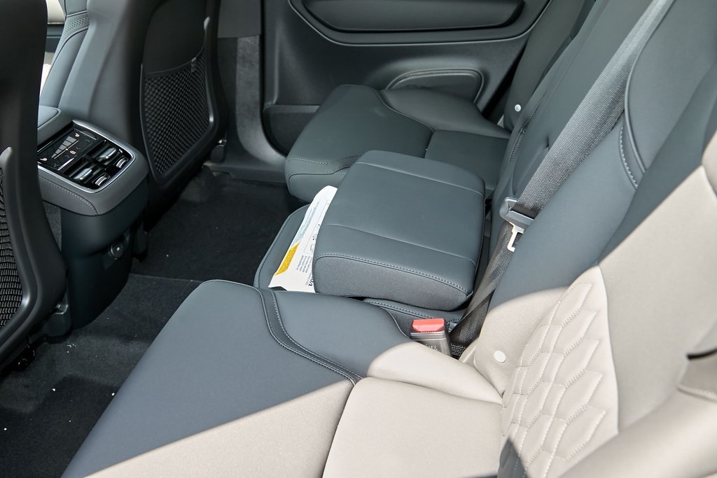 2026 VOLVO XC90 - Image 18