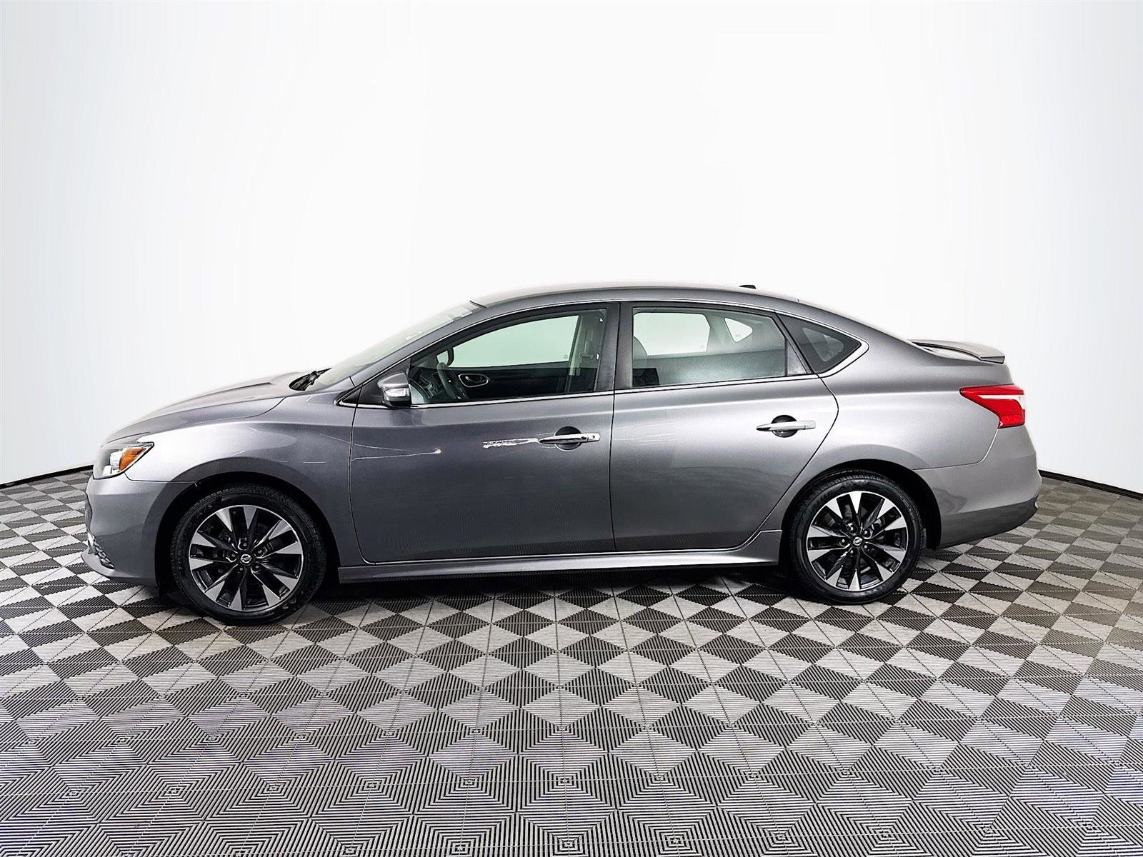 2017 Nissan Sentra SR photo 3
