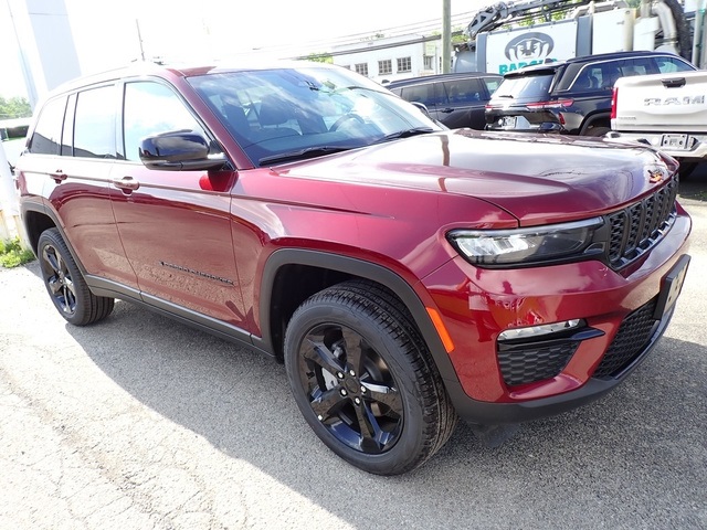 2025 Jeep Grand Cherokee Limited photo 8