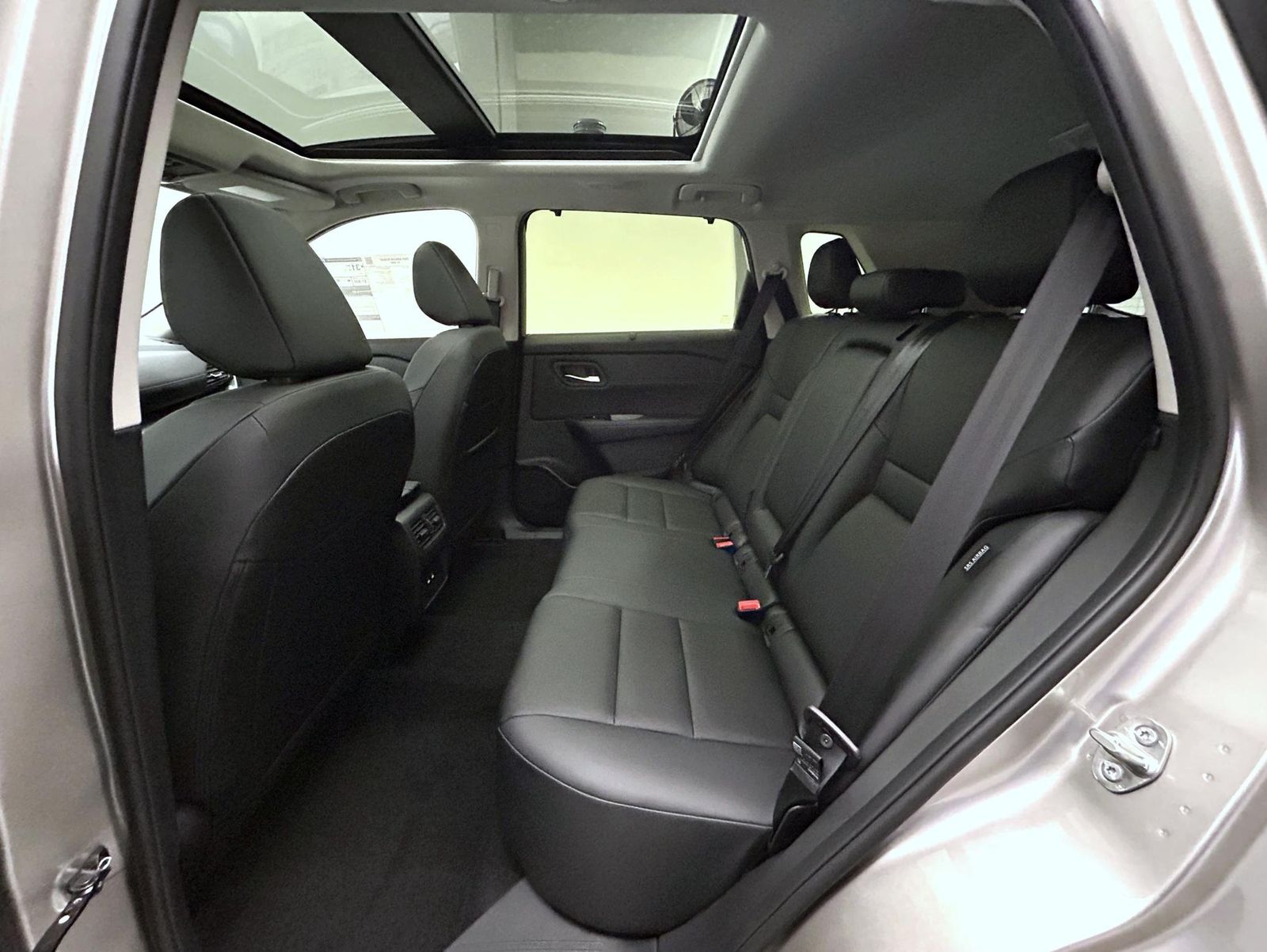 2026 Nissan Rogue SV photo 10