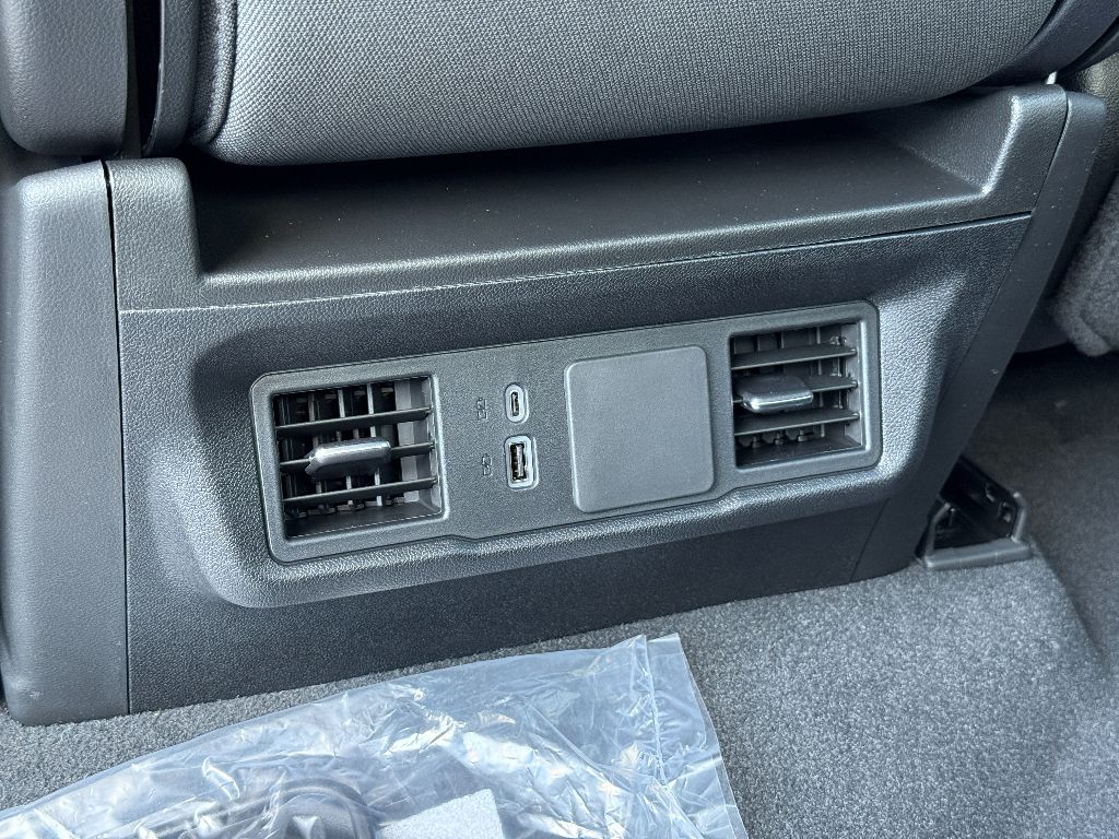2025 Chevrolet Silverado 2500HD Custom photo 25