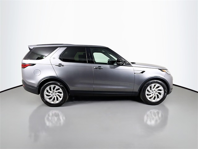 2025 Land Rover Discovery S photo 4