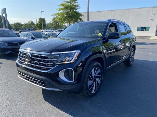 2025 Volkswagen Atlas SEL photo 3