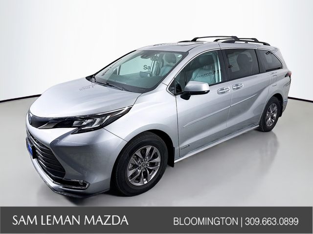 2021 Toyota Sienna XLE photo 3
