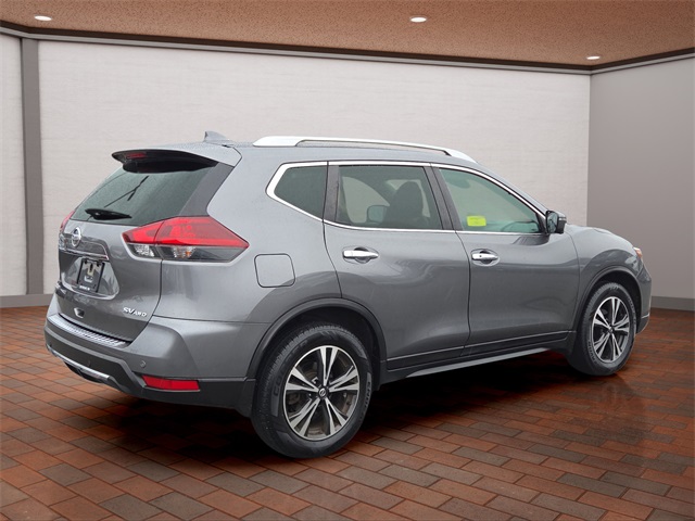2019 Nissan Rogue SV photo 3