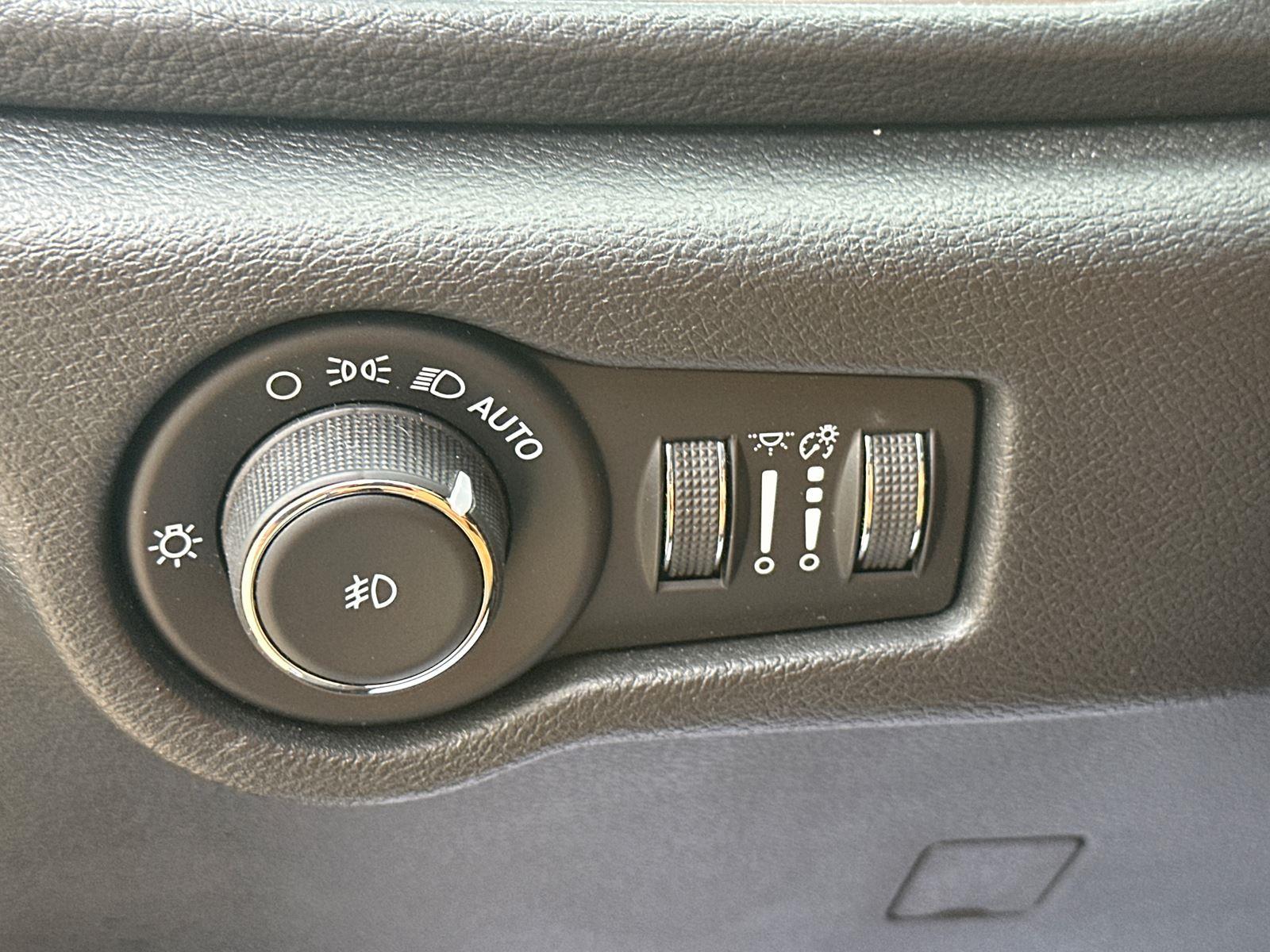 2023 Chrysler Pacifica Hybrid Pinnacle photo 14