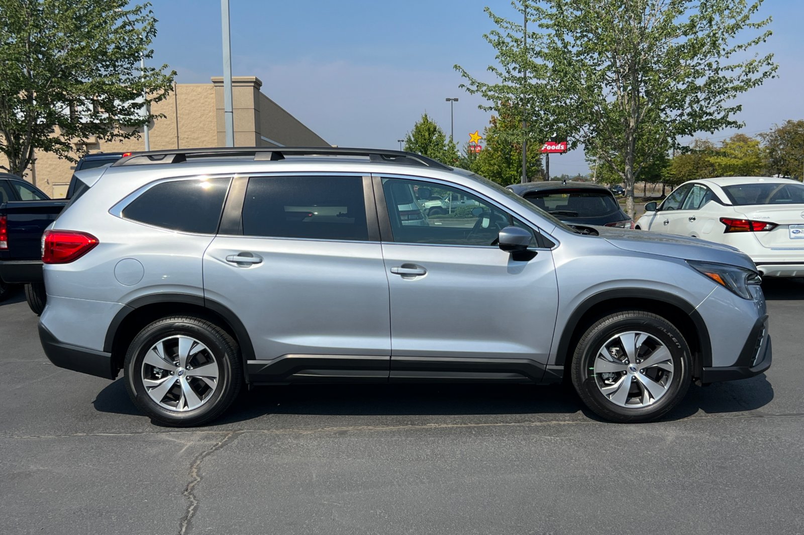 2024 Subaru Ascent Premium photo 3