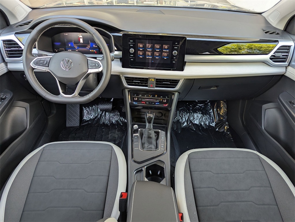 2025 Volkswagen Taos SE photo 16