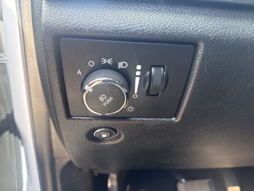 2021 Jeep Grand Cherokee Anniversary Edition photo 8