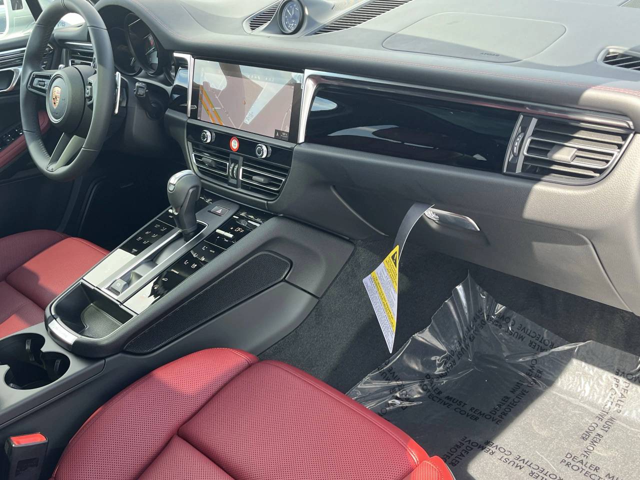 2025 Porsche Macan S photo 20