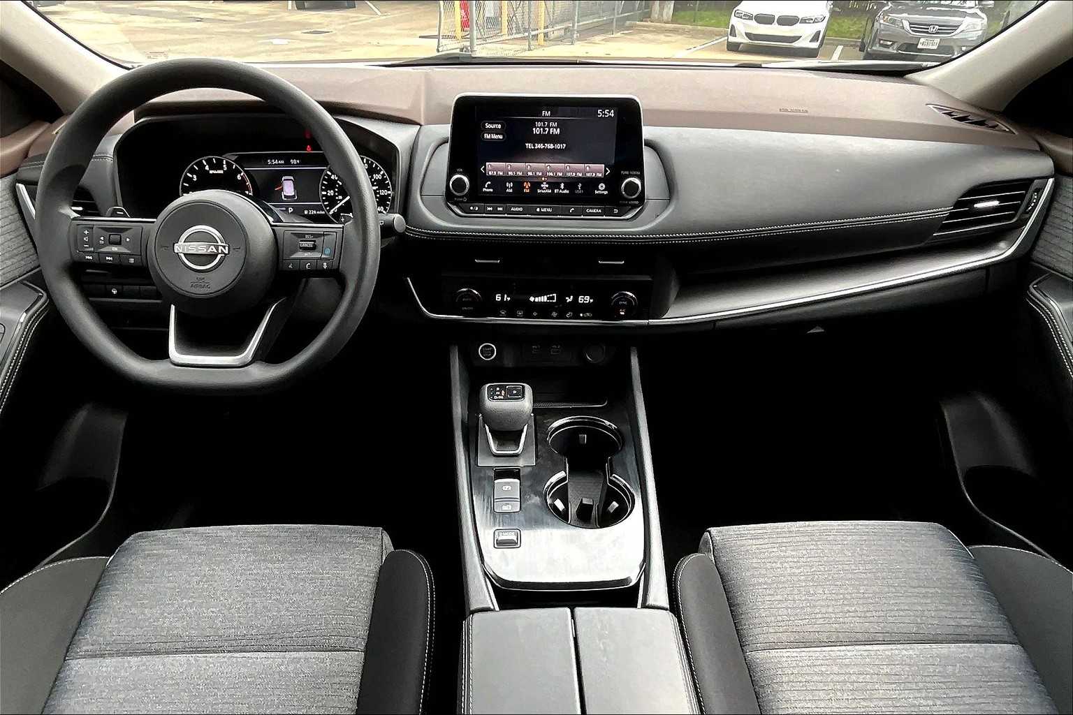 2023 Nissan Rogue SV photo 13