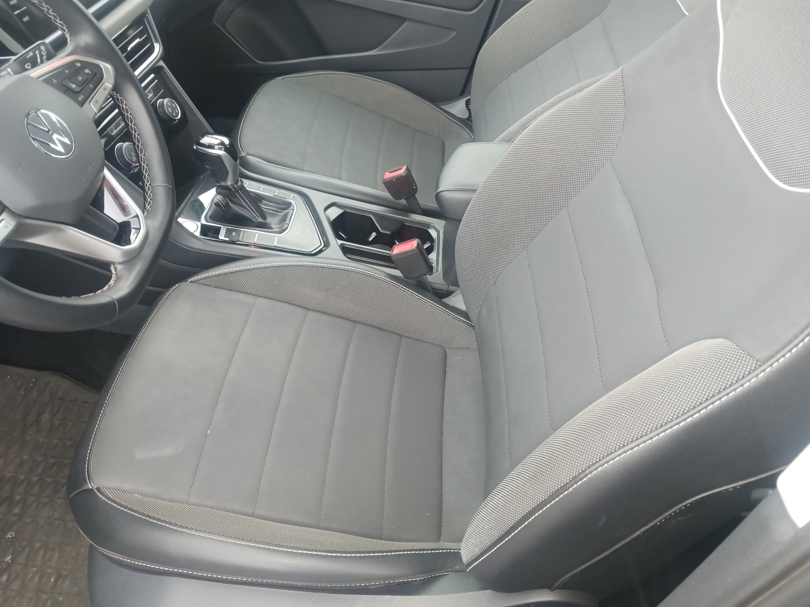 2023 Volkswagen Taos SE photo 5