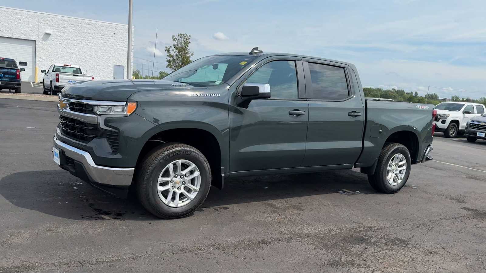 2026 Chevrolet Silverado 1500 LT photo 3