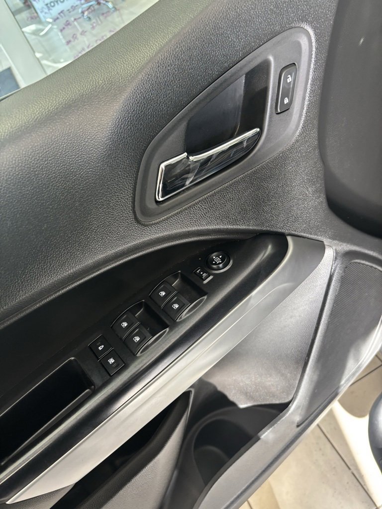 2021 Chevrolet Colorado LT photo 2