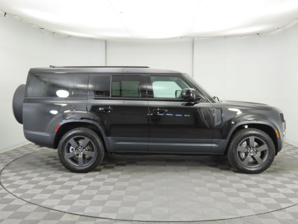 2025 Land Rover Defender 130 S photo 2